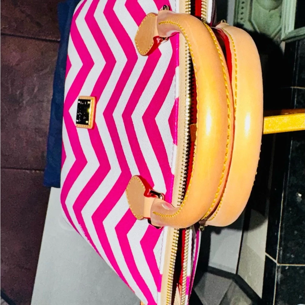 Dooney & Bourke like new
